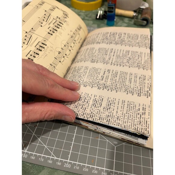 Junk Journal - All Men Are Liars - Picture 6 of 12